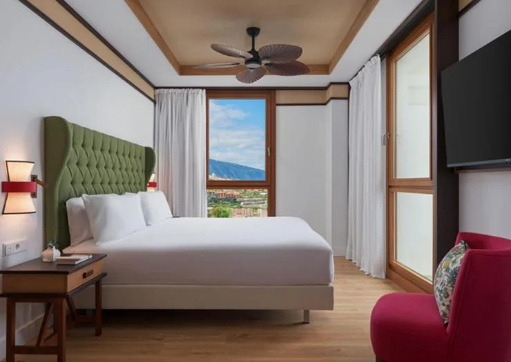 バルコニーと海の景色を望む1ベッドルームスイート — Gran Hotel Taoro