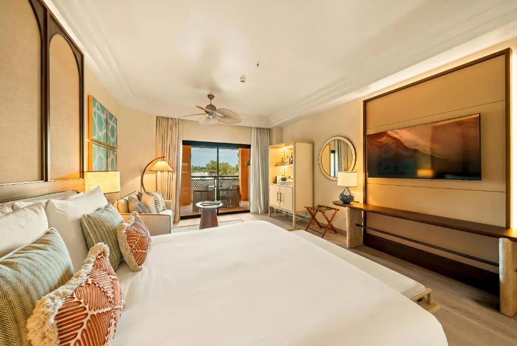 Deluxe kamer met extra groot bed — Gran Marbella Resort & Beach Club