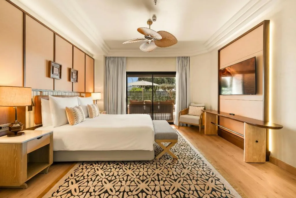 Suite met tuin en privézwembad — Gran Marbella Resort & Beach Club