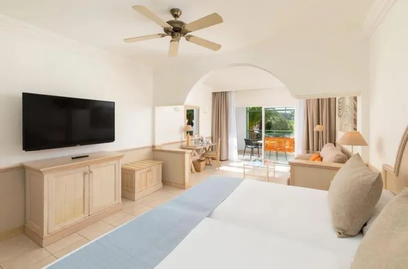 Camera Superior Deluxe con vista mare (2 adulti) — Gran Tagoro Family & Fun Playa Blanca