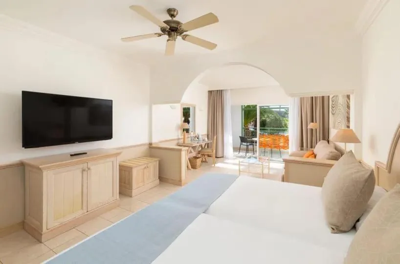 Camera Superior Deluxe con vista mare (3 adulti) — Gran Tagoro Family & Fun Playa Blanca