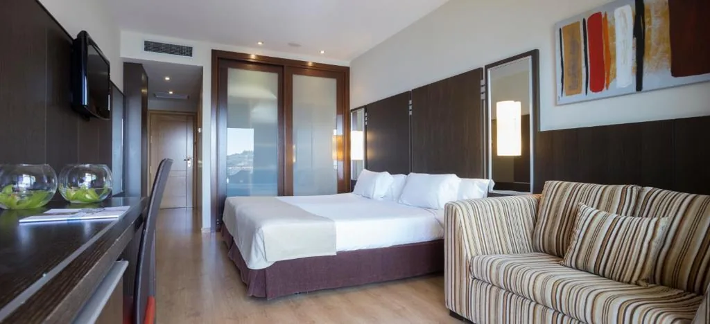 Habitación Doble con vistas al mar (2 adultos + 1 niño) - 1 o 2 camas — Gran Talaso Hotel Sanxenxo