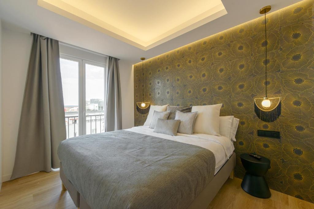 GRAN VIA capitals, by MONARO