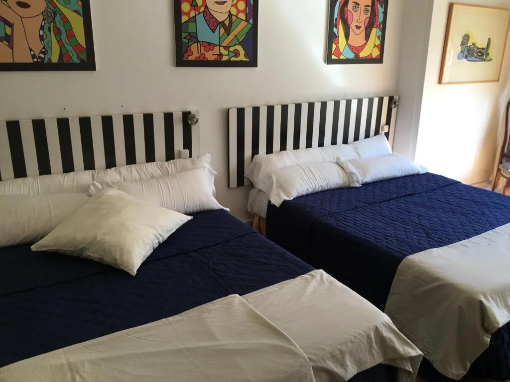 Camera con letto extra large e vasca idromassaggio — GRAN VIA -Chueca ROOMS PARKING TPH