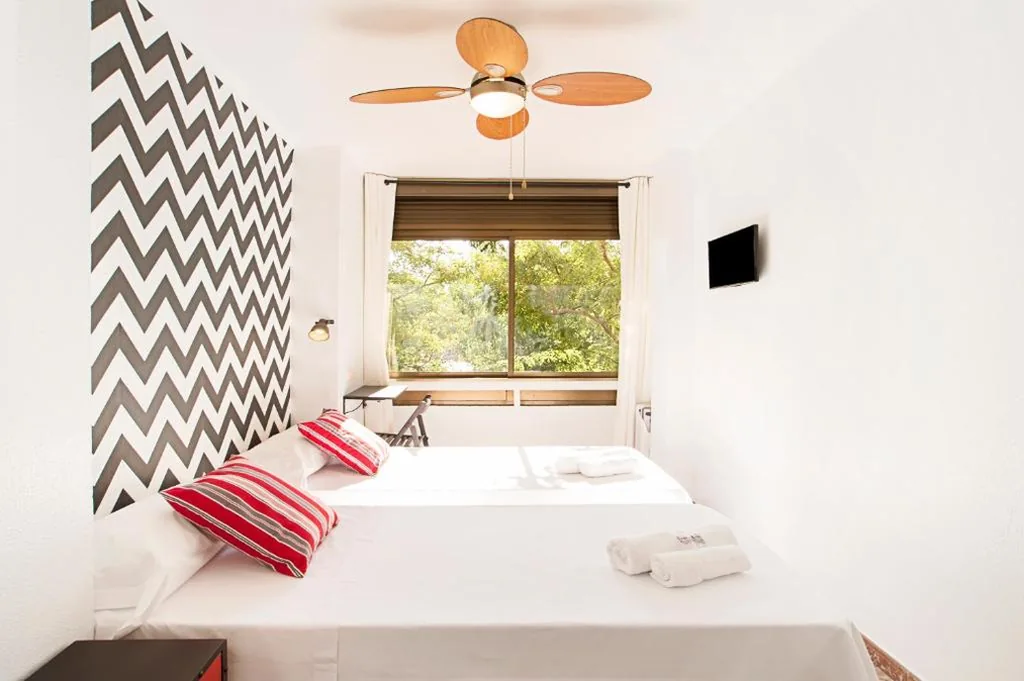 Habitación Doble Deluxe - 2 camas — GRAN VIA GuestHouse