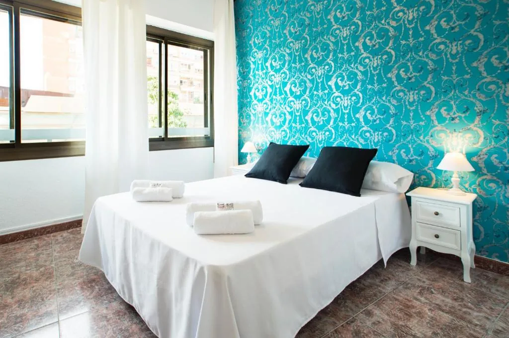 Habitación Doble Deluxe — GRAN VIA GuestHouse