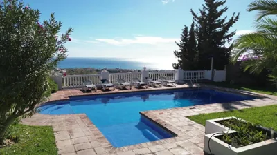 Gran villa con vistas al mar y piscina privada — Foto 8