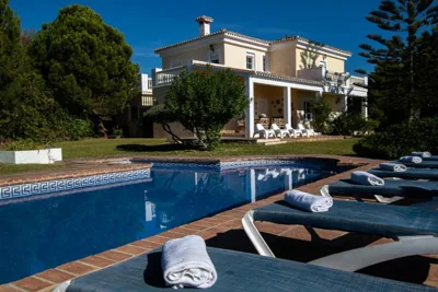 Gran villa con vistas al mar y piscina privada — Foto 10