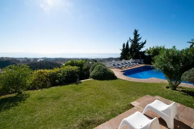 Gran villa con vistas al mar y piscina privada — Foto 11