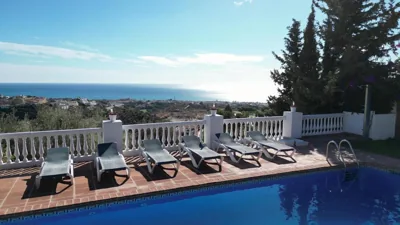 Gran villa con vistas al mar y piscina privada — Foto 12