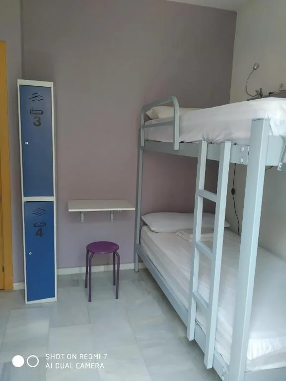Stapelbed in gedeelde slaapzaal met 4 bedden — Granada Old Town Hostel