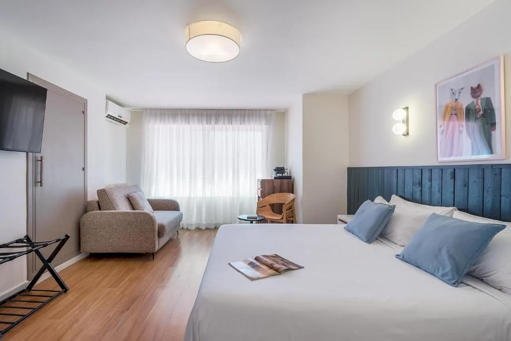 Chambre triple classique — Granada Suites by Olala Homes