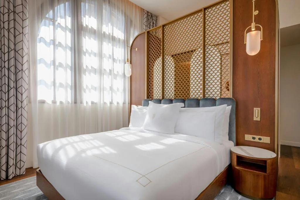 Corner Premium City Hall King Room with City View — Grand Hotel Centenari, Valencia, Autograph Collection