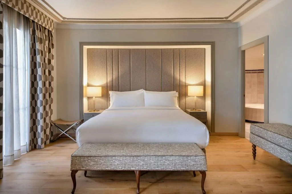 Suite Junior con letto matrimoniale extra-large, balcone e vista sul giardino — Grand Hotel Las Dunas, Autograph Collection