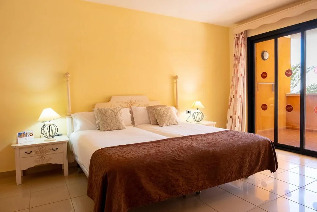 Familiekamer met uitzicht op het zwembad of de zee (6 volwassenen) — Grand Muthu Golf Plaza Hotel & Spa
