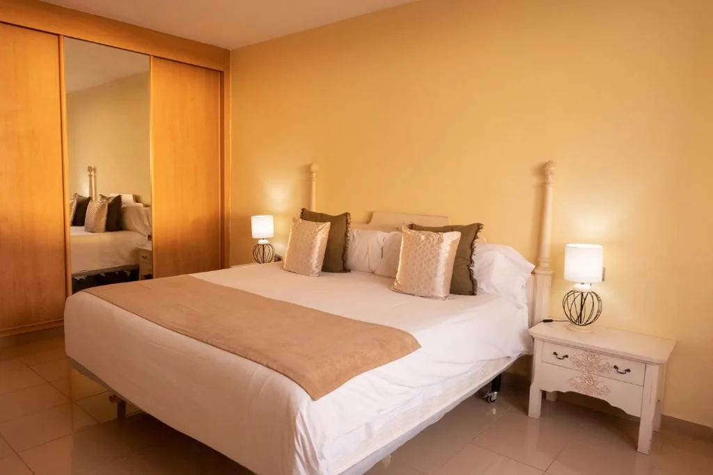 Junior suite met uitzicht op het zwembad of de zee (4 volwassenen) — Grand Muthu Golf Plaza Hotel & Spa