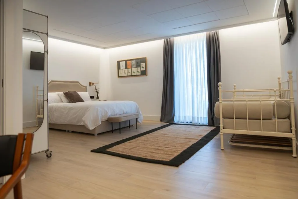 Doppelzimmer mit Balkon (2 Erwachsene + 1 Kind) — Granxa D Outeiro