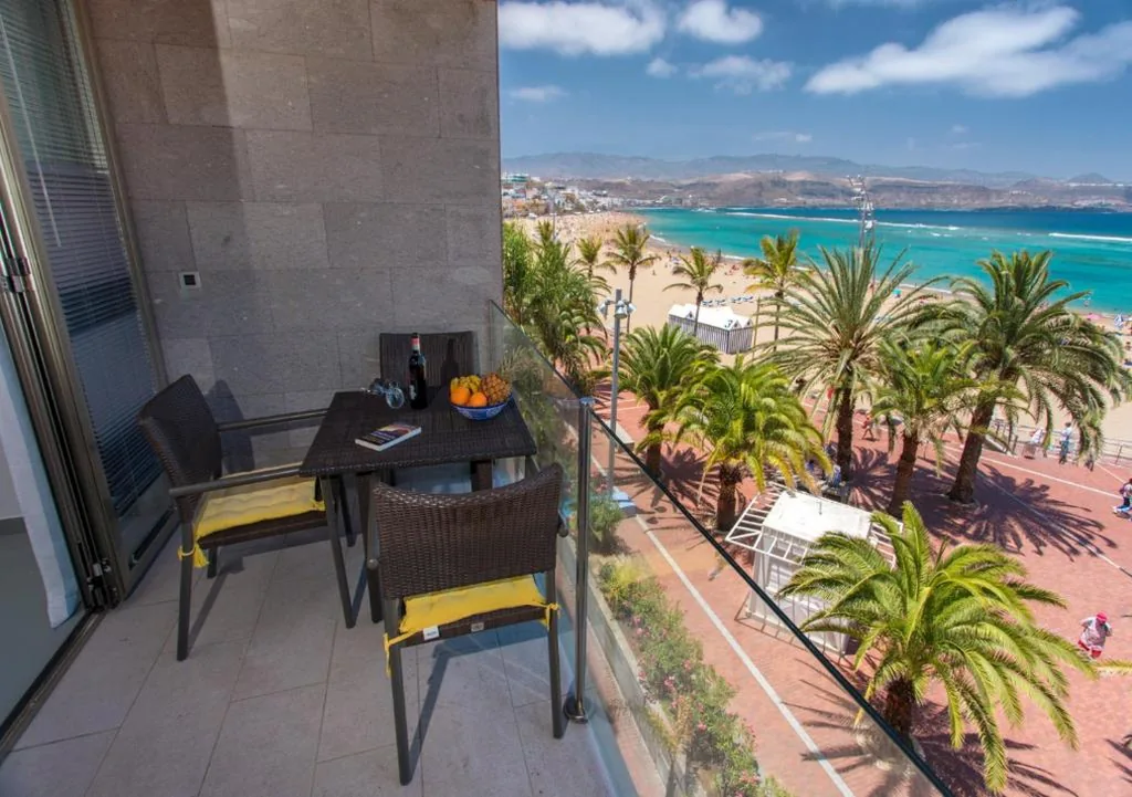 Apartment mit Balkon — Great balcony over blue sea By CanariasGetaway