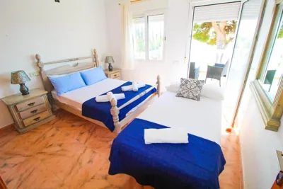 Great villa, Sea views, 20 secs walk to the beach, BBQ, 9 people, 5 mins car from Alicante city center, sailing club 3 mins walk — foto 2