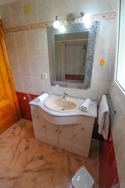 Great villa, Sea views, 20 secs walk to the beach, BBQ, 9 people, 5 mins car from Alicante city center, sailing club 3 mins walk — foto 3