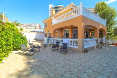 Great villa, Sea views, 20 secs walk to the beach, BBQ, 9 people, 5 mins car from Alicante city center, sailing club 3 mins walk — foto 6