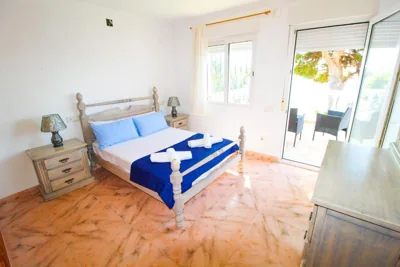 Great villa, Sea views, 20 secs walk to the beach, BBQ, 9 people, 5 mins car from Alicante city center, sailing club 3 mins walk — foto 7