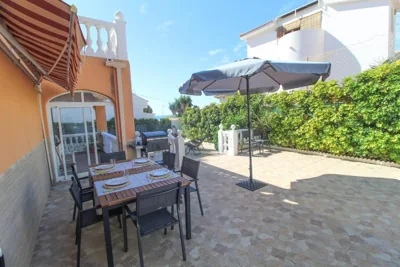 Great villa, Sea views, 20 secs walk to the beach, BBQ, 9 people, 5 mins car from Alicante city center, sailing club 3 mins walk — foto 9