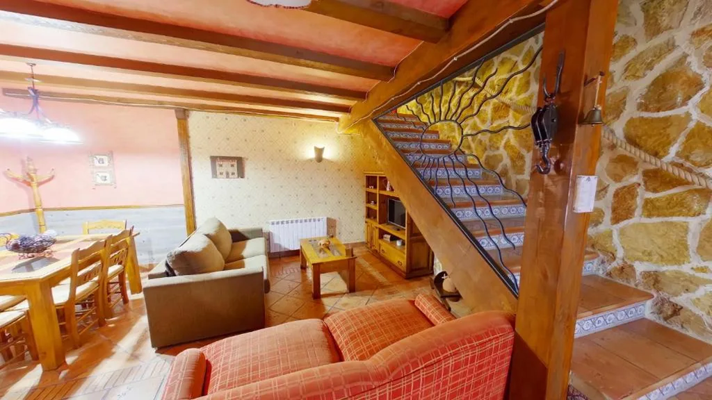 Villa met 2 slaapkamers — GREDOS RURALRUT El Tiemblo a 1 hora de Madrid, cerca del Castañar y Valle de Iruelas, cabina hidromasaje, Aire Acondicionado, WIFI incluido
