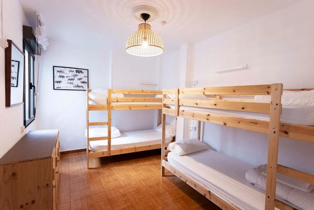 Cama em dormitório misto com 4 camas — Green Hostel Oviedo