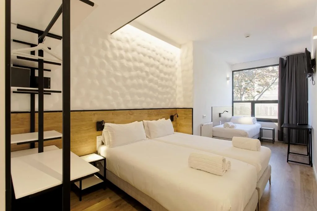 Habitación Triple Estándar con vistas a la ciudad — Green House Hotel