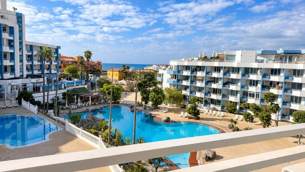 Estudio con vistas a la piscina — Green Park ApartHotel Tenerife