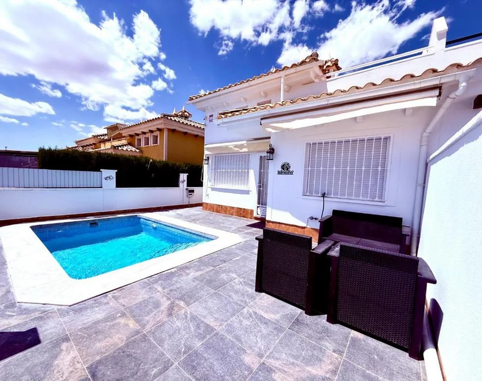 Villa con piscina privada — Gregorys Poolside Villa