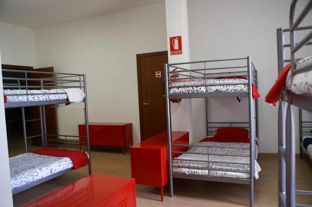 Cama en habitación compartida mixta de 10 camas — Grelo Hostel