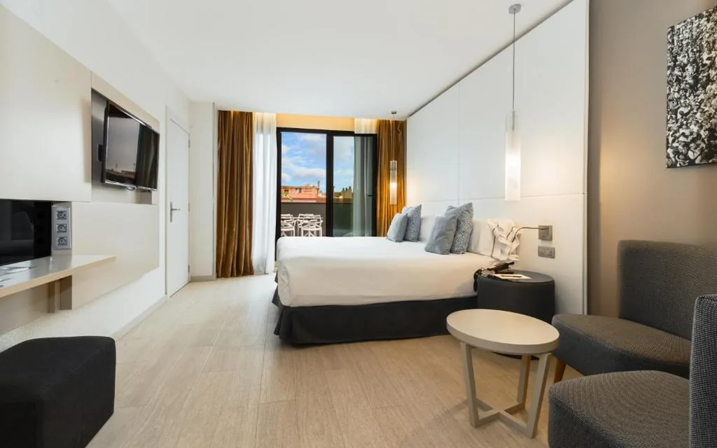 顶层客房（带露台，每位住客每次入住可使用水疗中心1次） — Grums Hotel&Spa