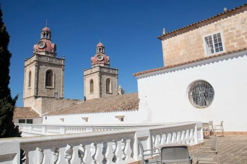 Grupoandria El Claustre de Ciutadella - HOSPEDERIA