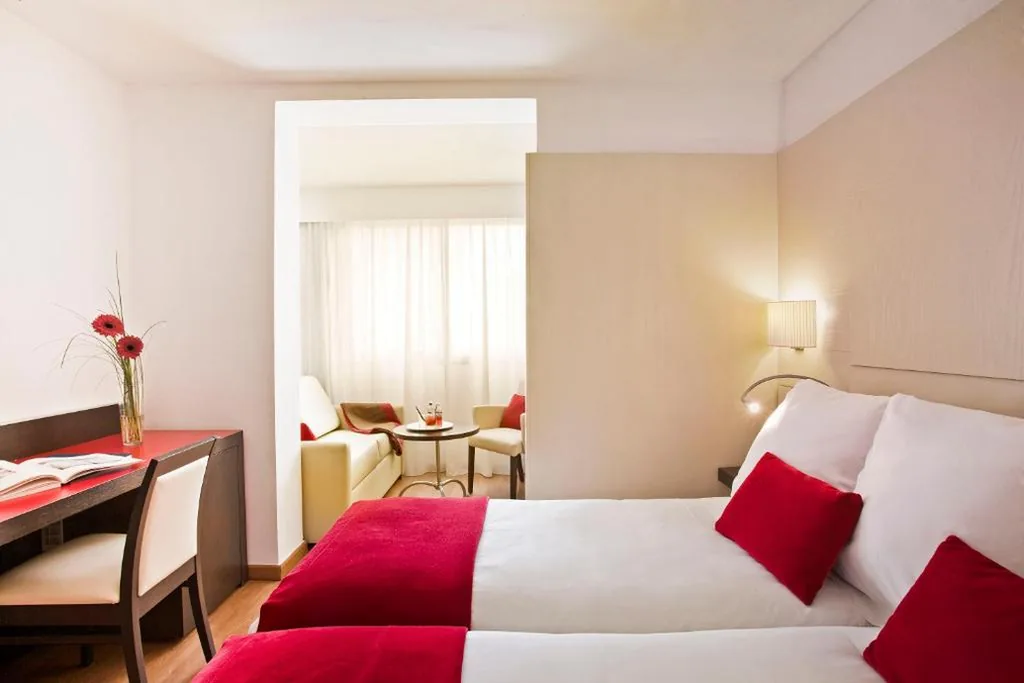 Camera doppia con letto supplementare (3 adulti) — Grupotel Gravina