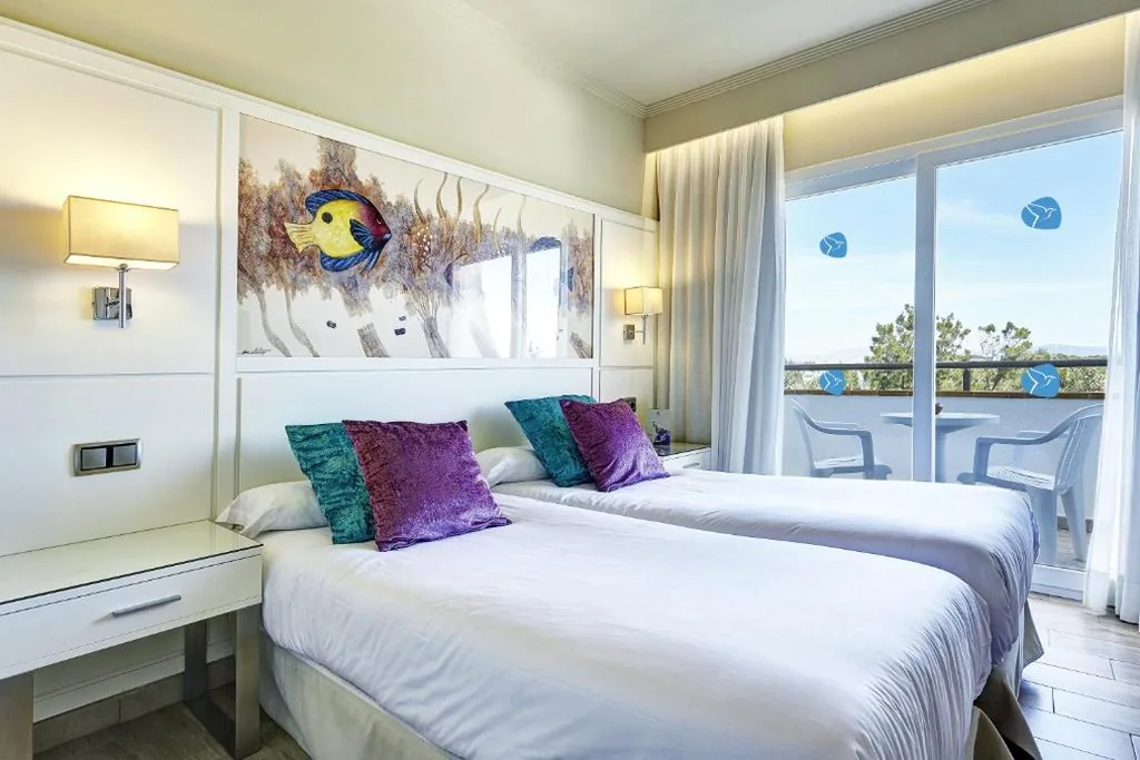 Habitación Doble con vistas laterales al mar — Grupotel Maritimo