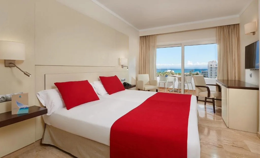 Habitación Doble con vistas al mar (2 adultos + 1 niño) — Grupotel Montecarlo