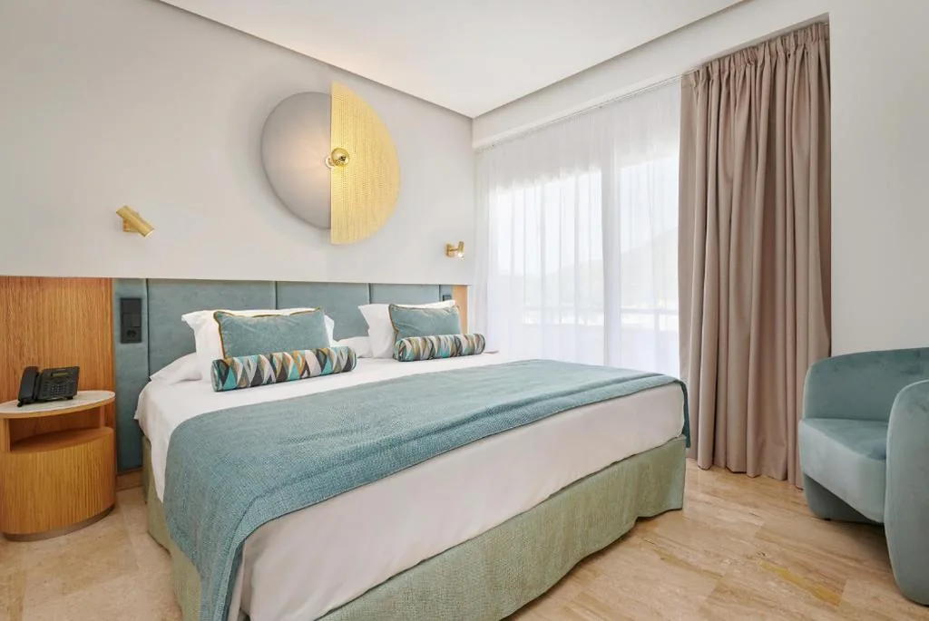 Suite with Hot Tub — Grupotel Playa Camp de Mar - Adults Only