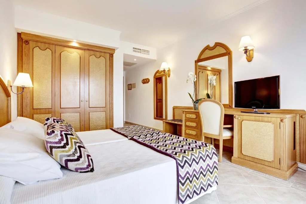 Tweepersoonskamer met 2 bedden — Grupotel Santa Eulària & Spa - Adults Only