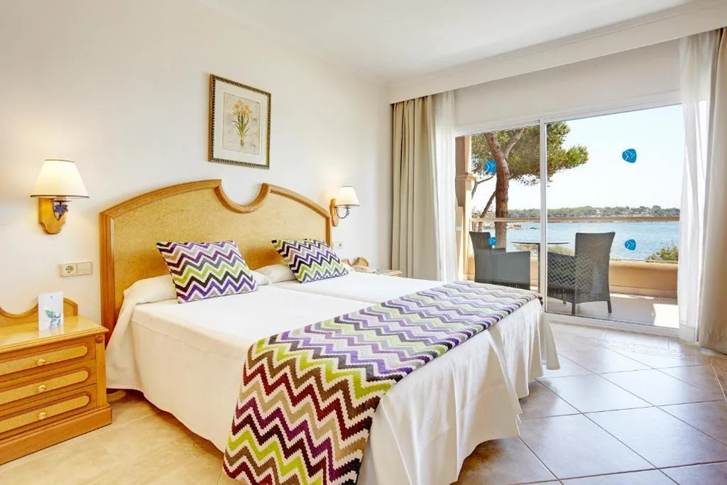 Tweepersoonskamer met zeezicht en 2 bedden — Grupotel Santa Eulària & Spa - Adults Only