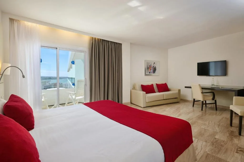 Suite Junior (2 adultos + 1 niño) — Grupotel Taurus Park