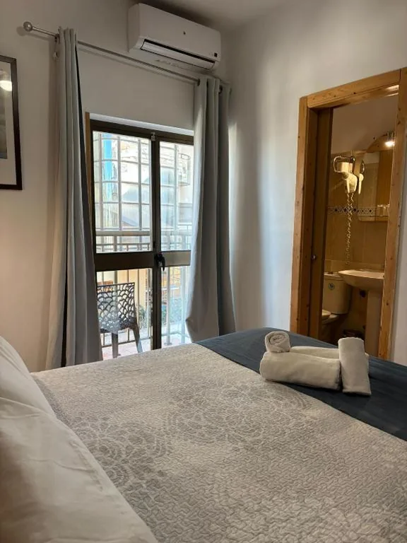 Camera doppia con balcone — Guadalupe Hostal By Torremolinos On-line