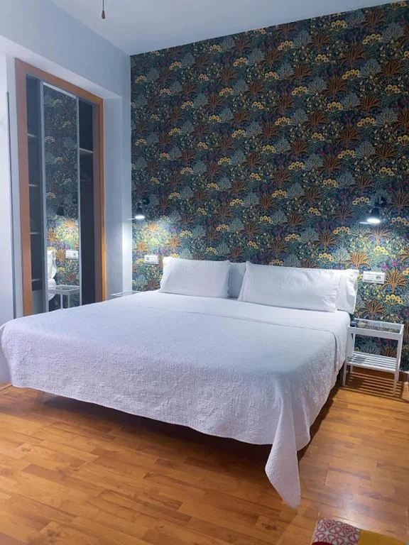 Camera tripla Comfort con doccia — Guadalupe Hostal By Torremolinos On-line