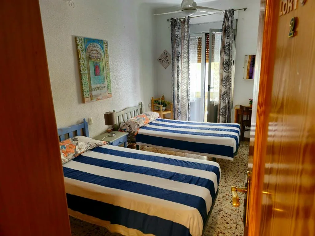 Camera doppia economica - 2 letti — Guest House Capitan Meca