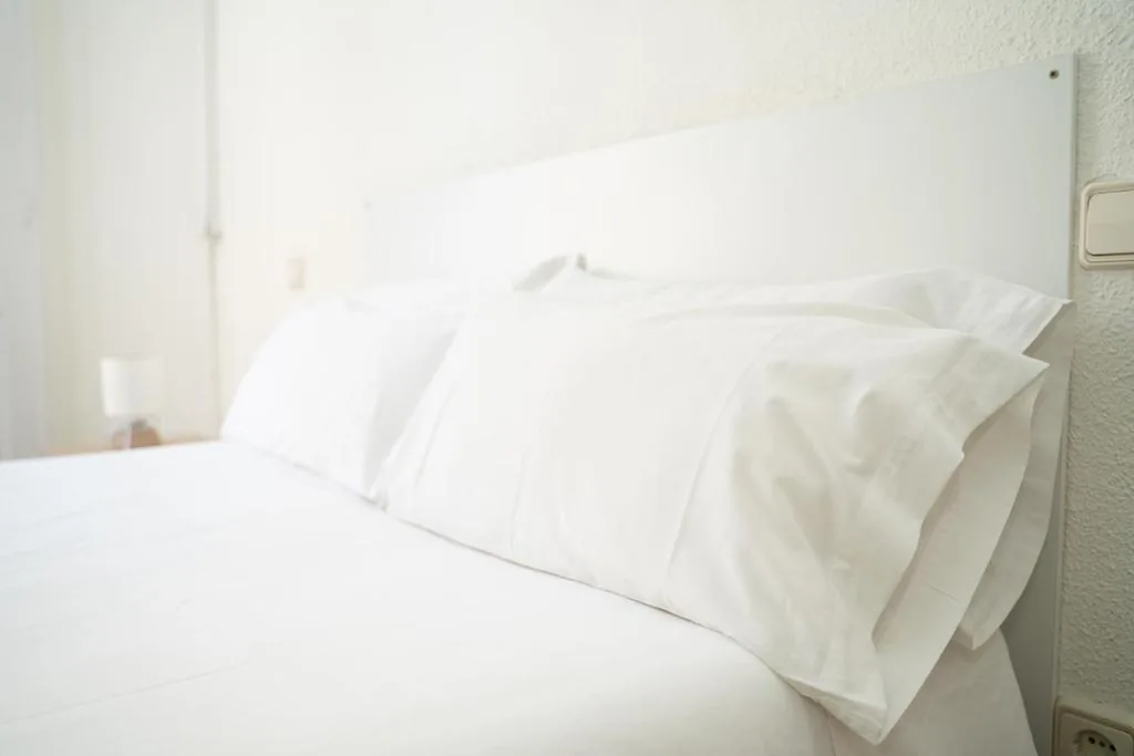 Habitación Doble con cama supletoria — Guest House Éxito en Madrid