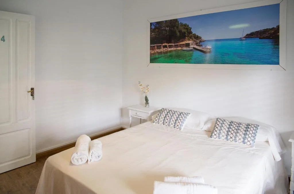 共用バスルーム付きダブルルーム — Guest House Ibiza