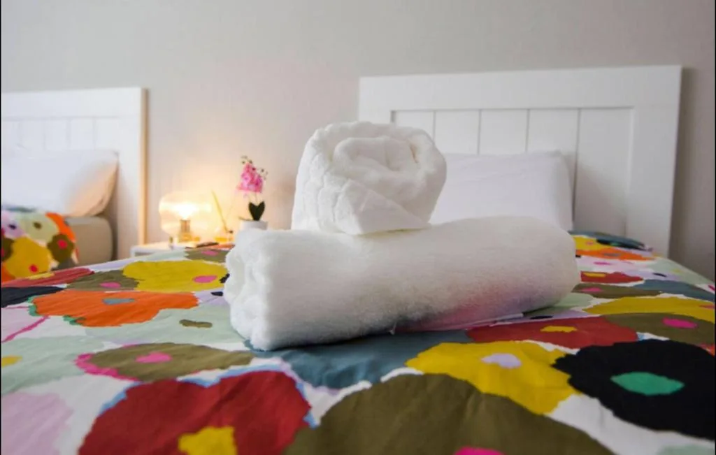 Tweepersoonskamer met 2 bedden — Guest house in Alicant
