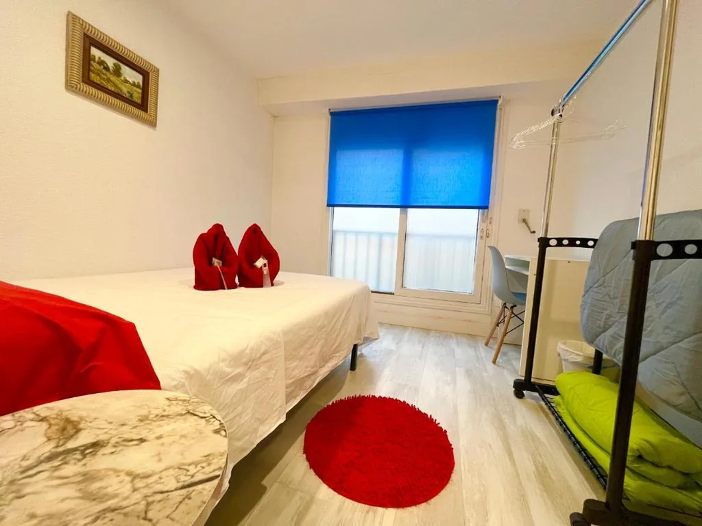 Single Room with Shared Bathroom — Guest House Leo