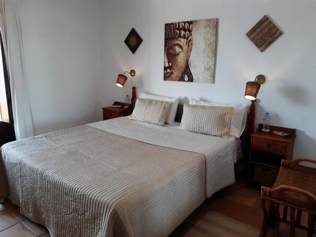 Chambre Double Supérieure - 1 très grand lit ou 2 lits simples — Guest House Suite Privada baño privado y Habitaciones con Baño Compartido